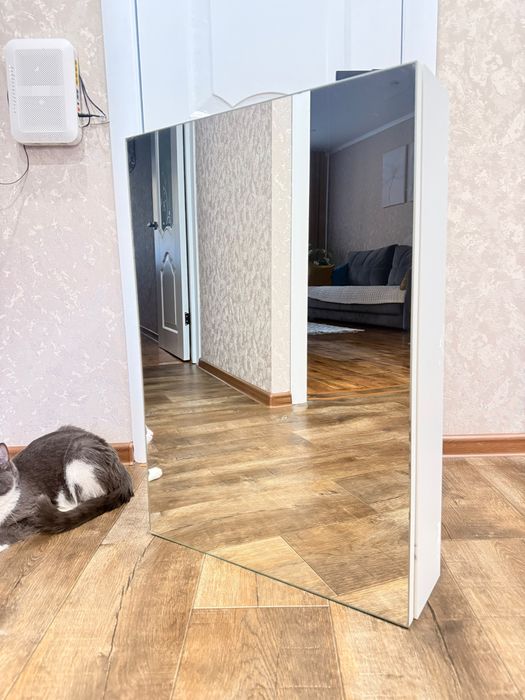 Продам зеркало со шкафчиком 50х70