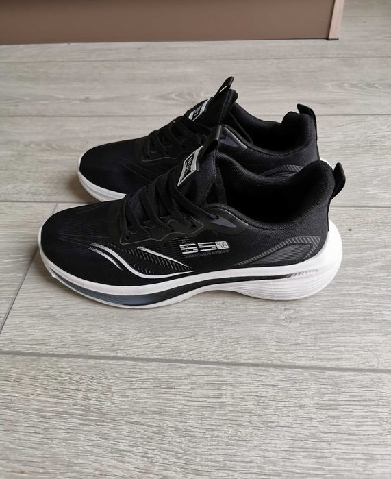 Спортни маратонки. Чисто нови. Удобни и стилни. 43 номер.