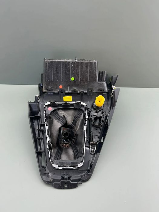 Consola centrala F1ET18C612DE / F1EBA044H83A Ford Focus