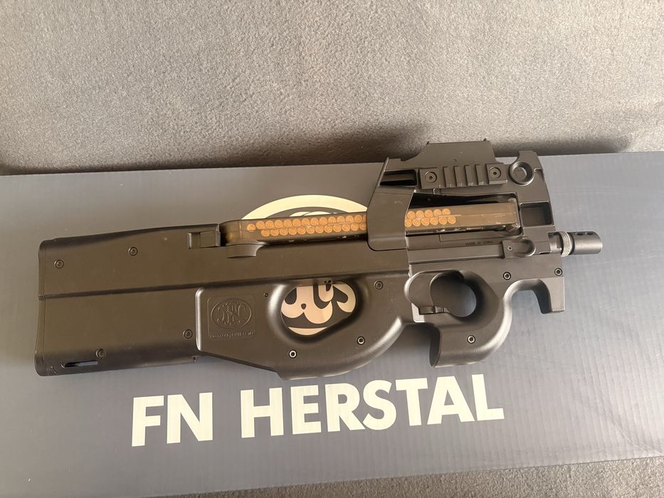 Еърсофт      пушка     P90