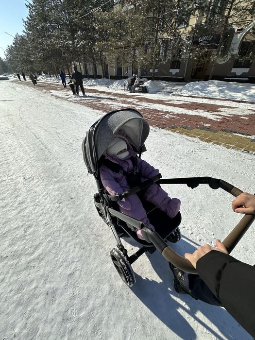 Продам коляску с двумя блоками