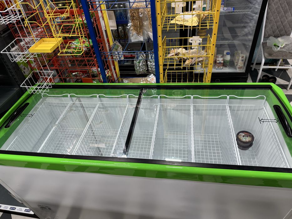 Продам холодильники и морозильник.