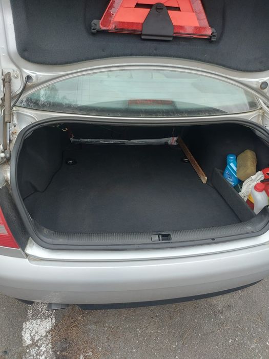 Audi A4 1.6 benzină 2000 – pornește – stare bună – preț negociabil