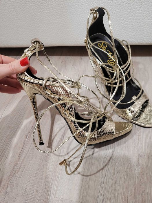 Намалени до 31.12 - Дамски официални сандали