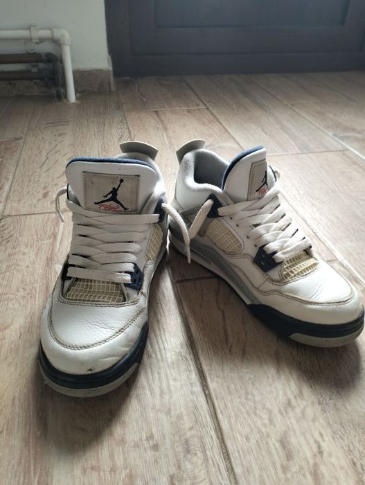 Vand Air Jordan 4 Midnight Navy.