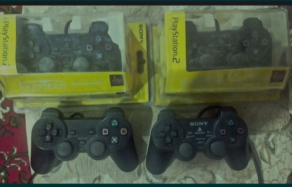 Sony Playstation 2 slim.