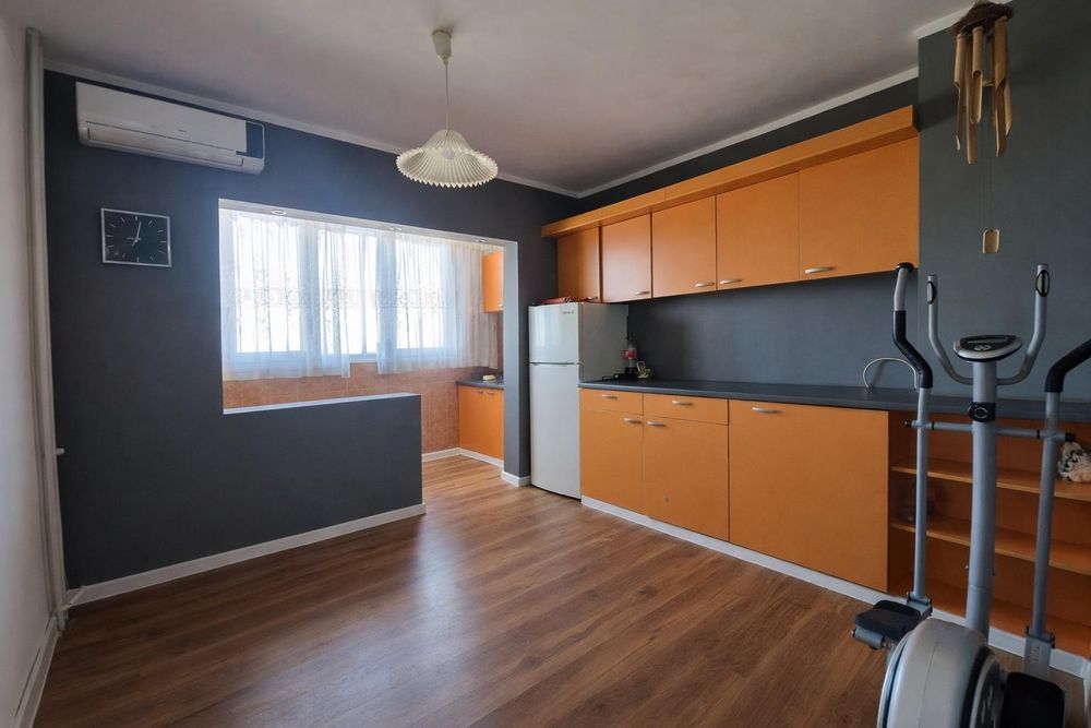 Двустаен апартамент в ж.к. Обеля .