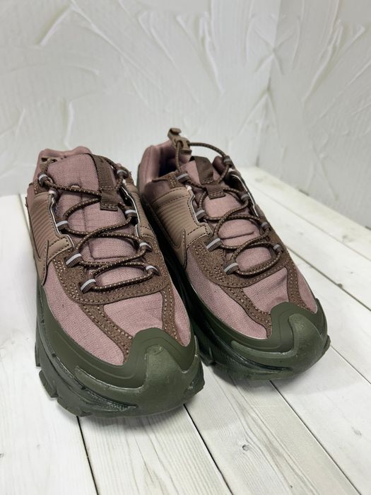 Продам женские кроссовки