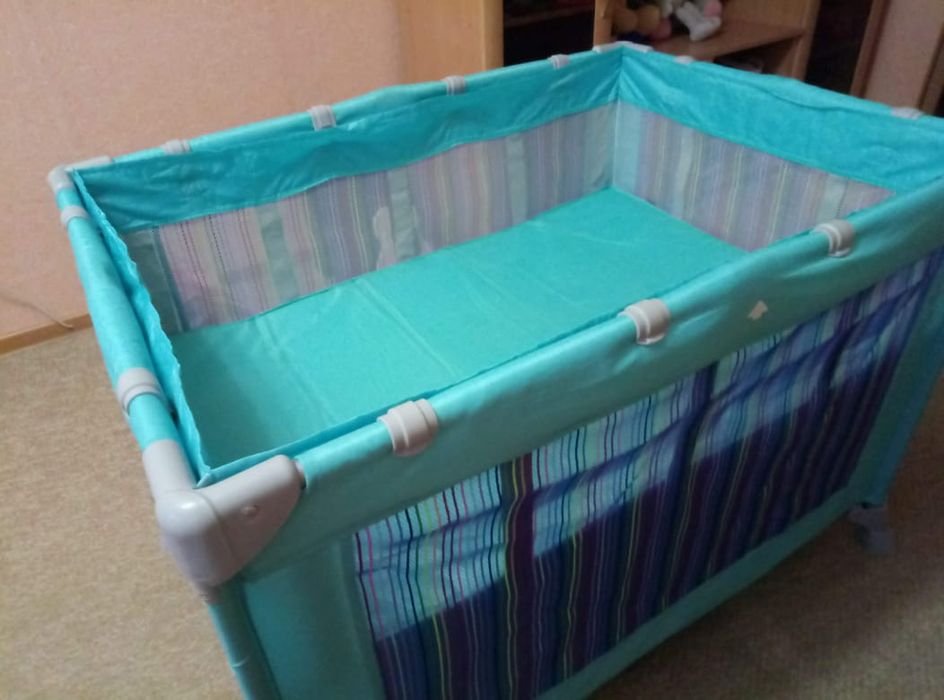 Детская кроватка-манеж