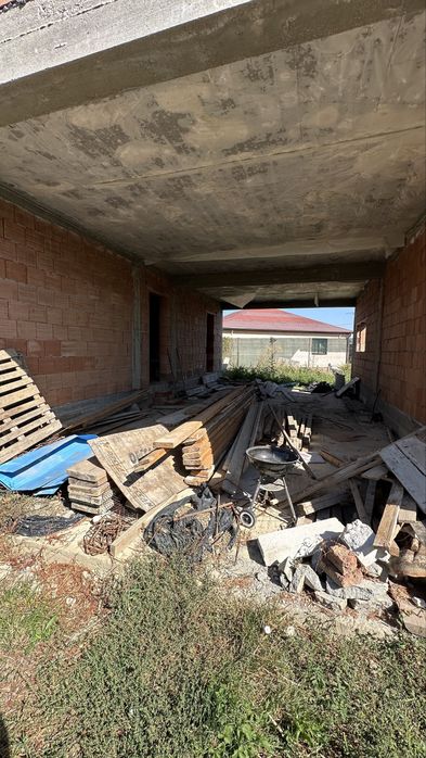 Casă la roșu, în construcție | Vetis-Satu Mare