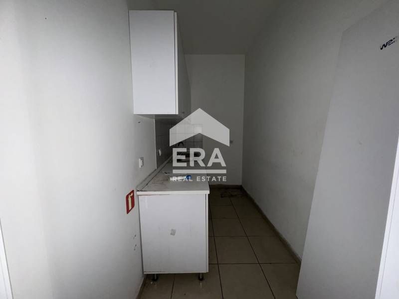 Дава се под наем Промишлена сграда в Хасково, Промишлена зона - Изток - 980 кв.м за 3920 € - Снимка #4