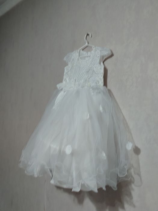 Продам платье белая