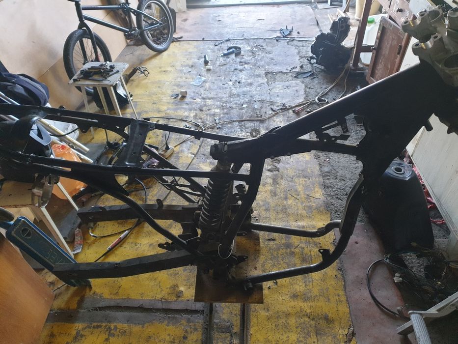 Рама, амортизаторы от эндуро мотоцикла