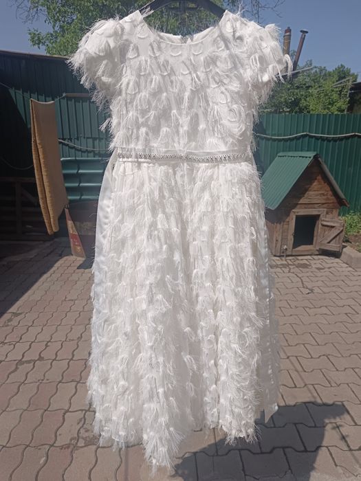 Нарядное платье на девочку рост 130см