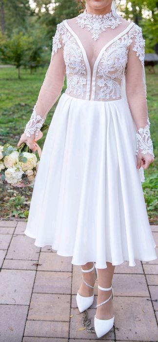 Rochie de mireasă ivoire, lungime midi, cu broderie și aplicații fine