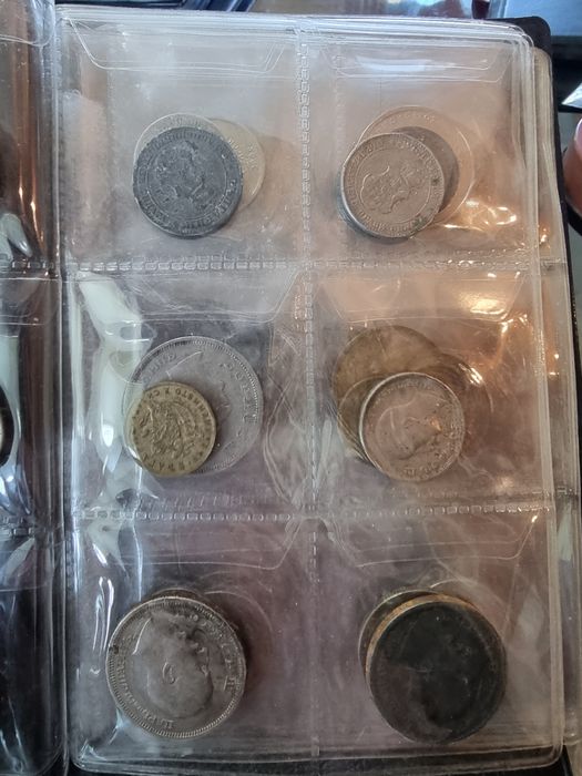 60 монети /25 Български 35 чужди +албум