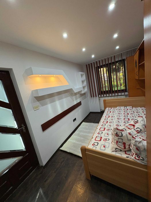 Inchiriez apartament 3 camere