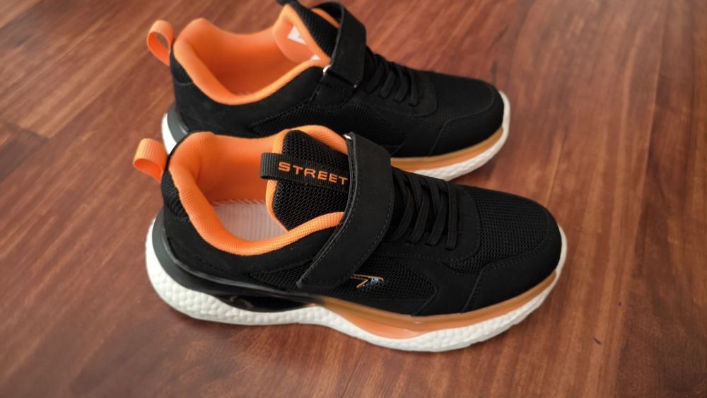 Кроссовки размер 35 .