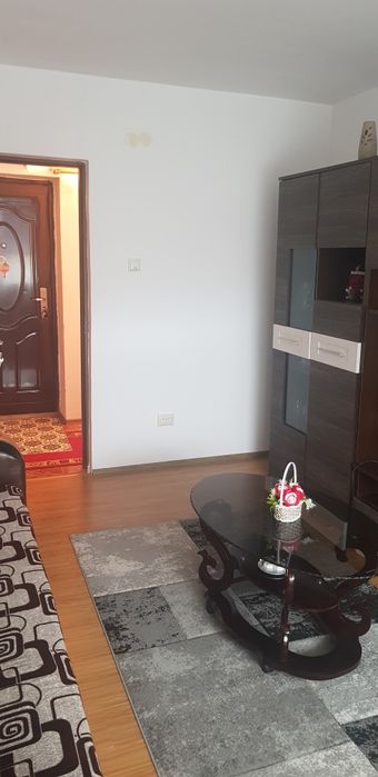 Vând apartament cu 4 camere în orașul Drăgănești Olt