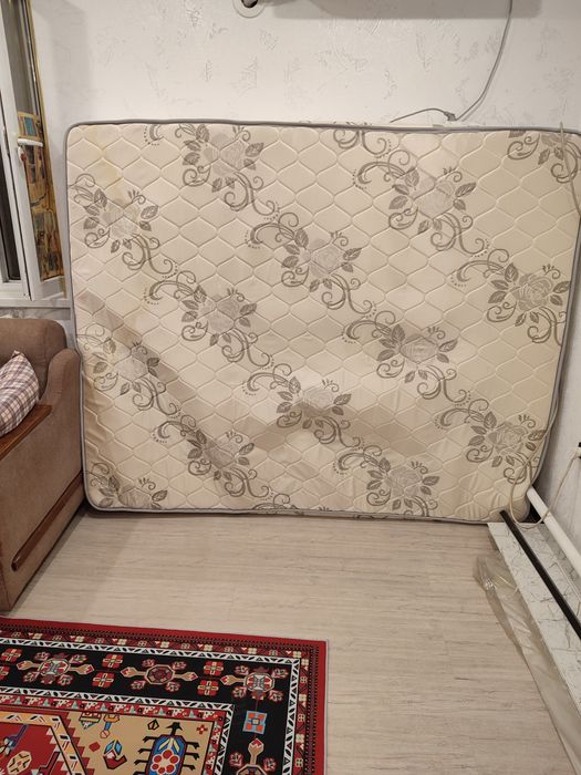Продам матрас 160 на 200