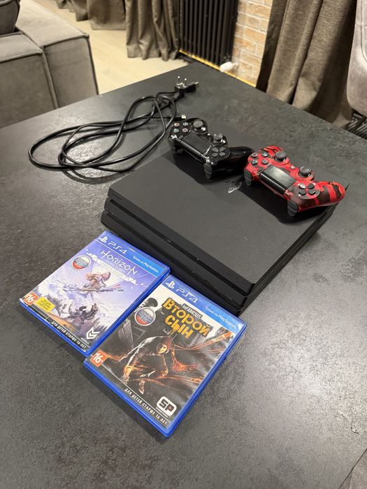 Продаю ps4 pro в хорошем состояние