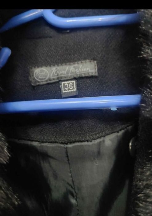 Palton ,mărime S,cu guler blană detașabilă