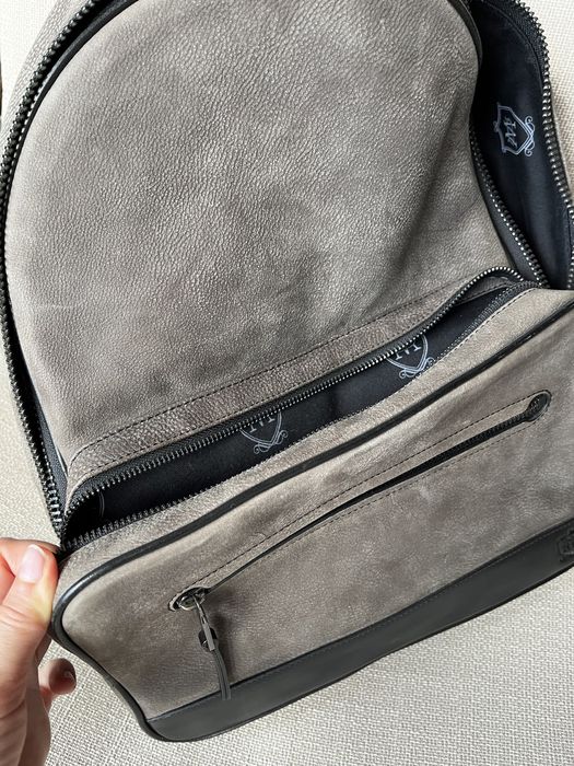 мъжка раница на Massimo Dutti от естествена кожа