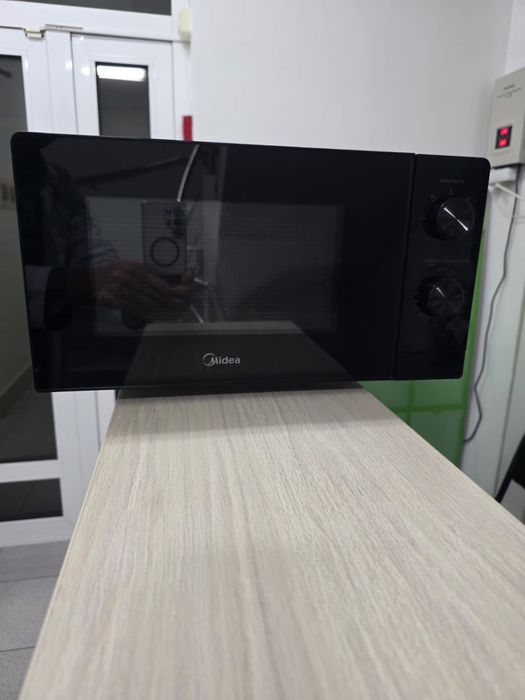 Микроволновка Midea