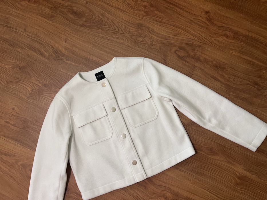 Късо бяло яке