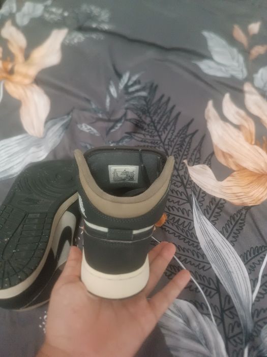 Jordan 1 Mid mărimea 40 miau rămas mici  nu prea i-am purtat