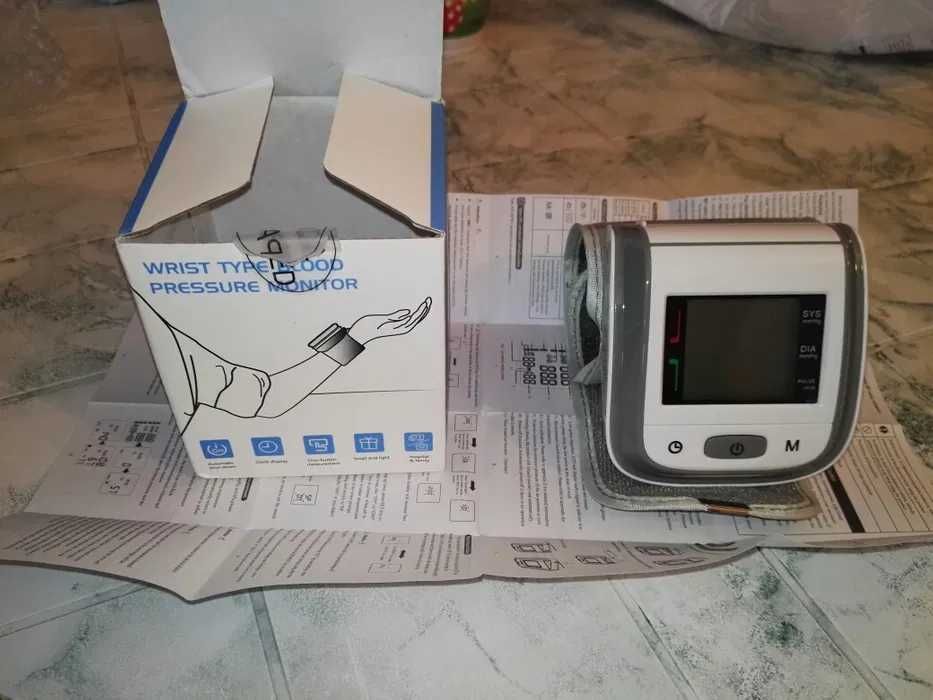 Апарат за кръвно налягане за китка НОВ, 4 модела