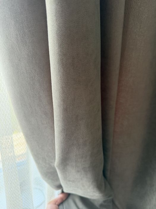 Шторы плотные серые  и тюль в сетку