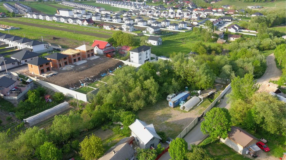Vand Teren intravilan 10 ari deschidere 50 metri