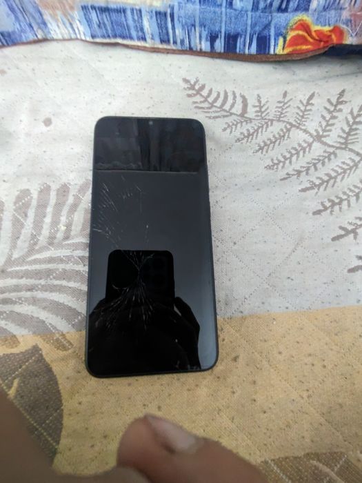 Продам Redmi A1 рабочие экран только разбит