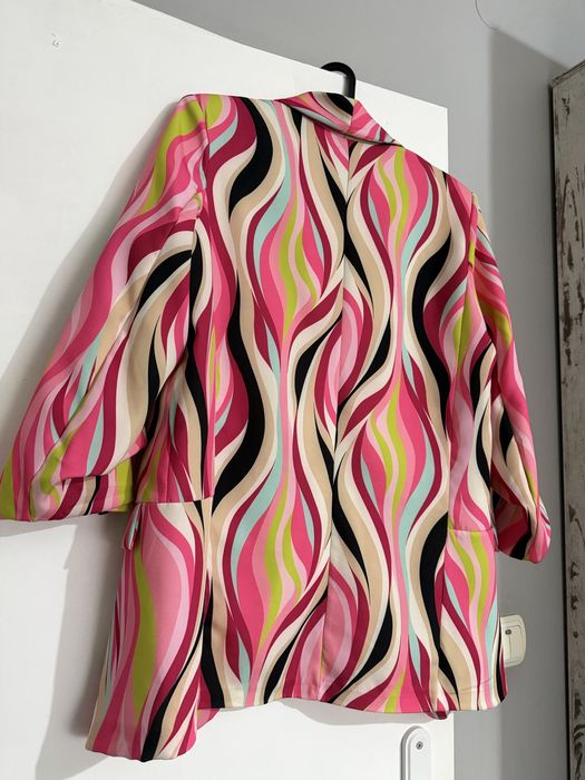 Дамско сако с цветен принт