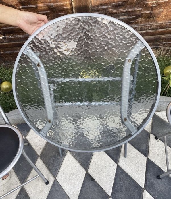 Masuta metalica de exterior