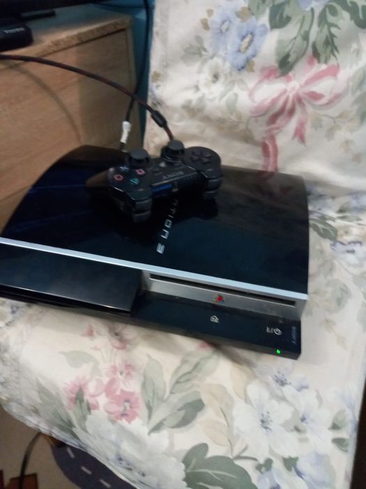 Продавам ps 3 с дефект
