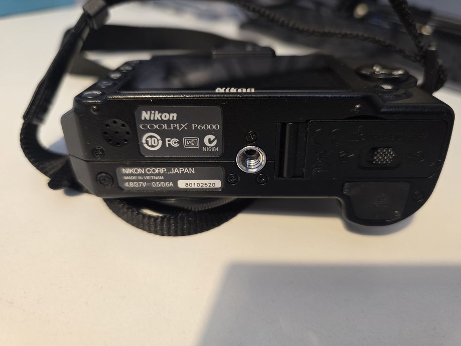 Aparat foto Nikon CoolPix P6000