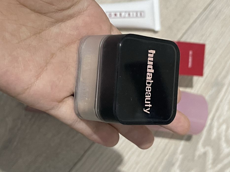 Косметика Huda Beauty и One/Size