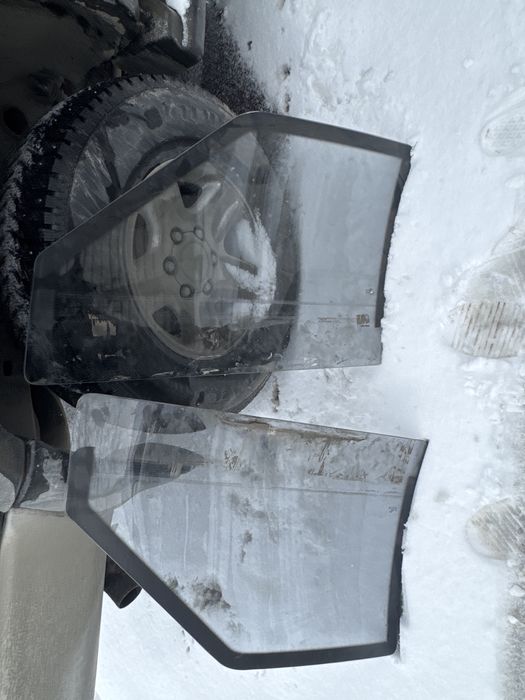 Стекла передние на ваз 2114с заводской тонировкой с шелкографией перед