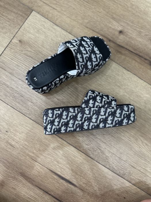 Дамски чехли Диор