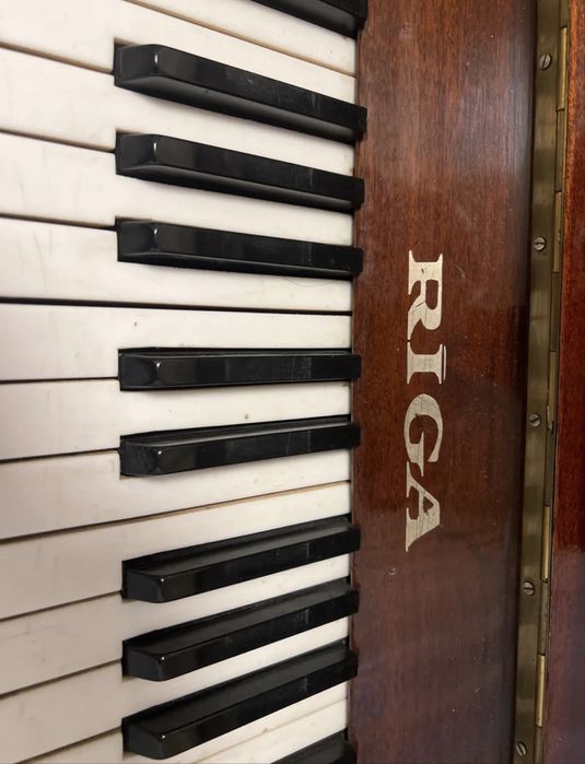 Pianino riga sotiladi