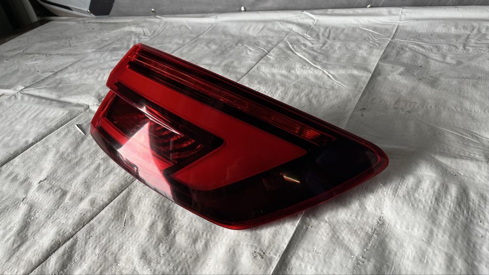 Десен стоп Audi A4 8W Avant