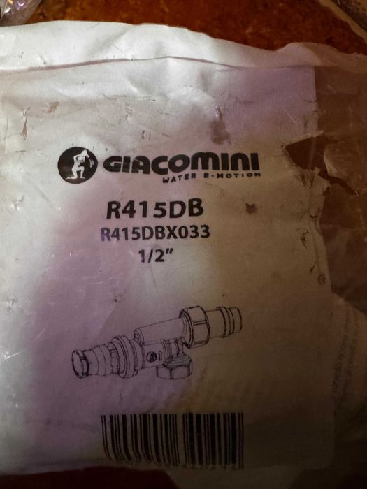 Robinet GIACOMINI R415DBX033 1/2" cu unghi inversat cu opțiune termostatică și echilibrare dinamică a debitului