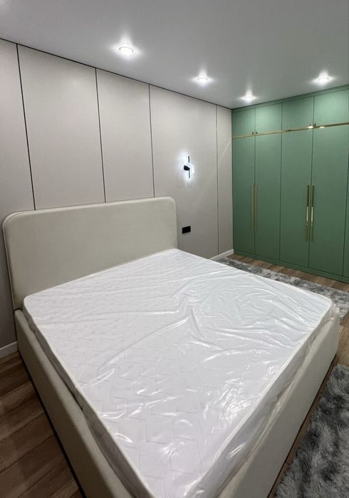 Кровать с матрасом вместе