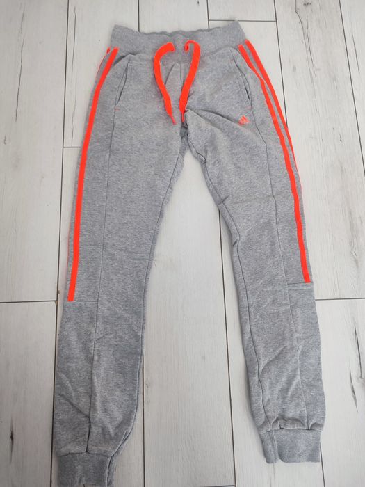 Дамско Долнище Adidas xs оригинал