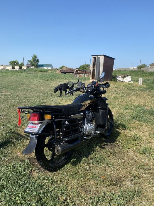 Мотоцикл Suzuki.