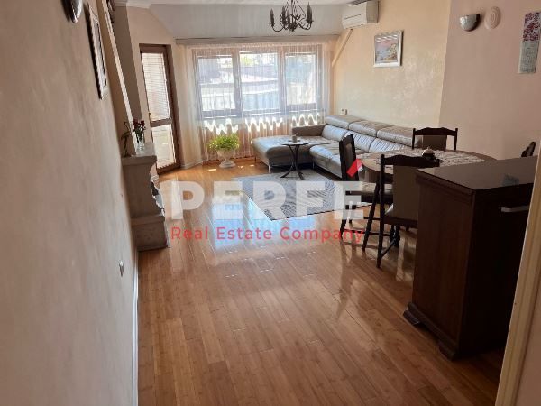 Продава се Тристаен апартамент в Бургас, Възраждане - 100 кв.м за 2300 €/кв.м - Снимка #1