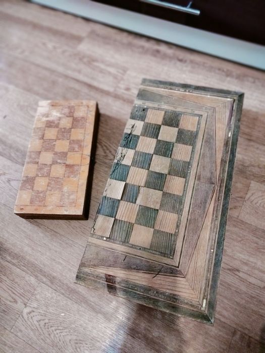 Продам шахматную доску с фигурами
