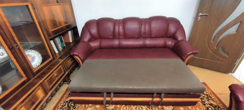 Canapea extensibila + fotolii piele, culoare burgundy